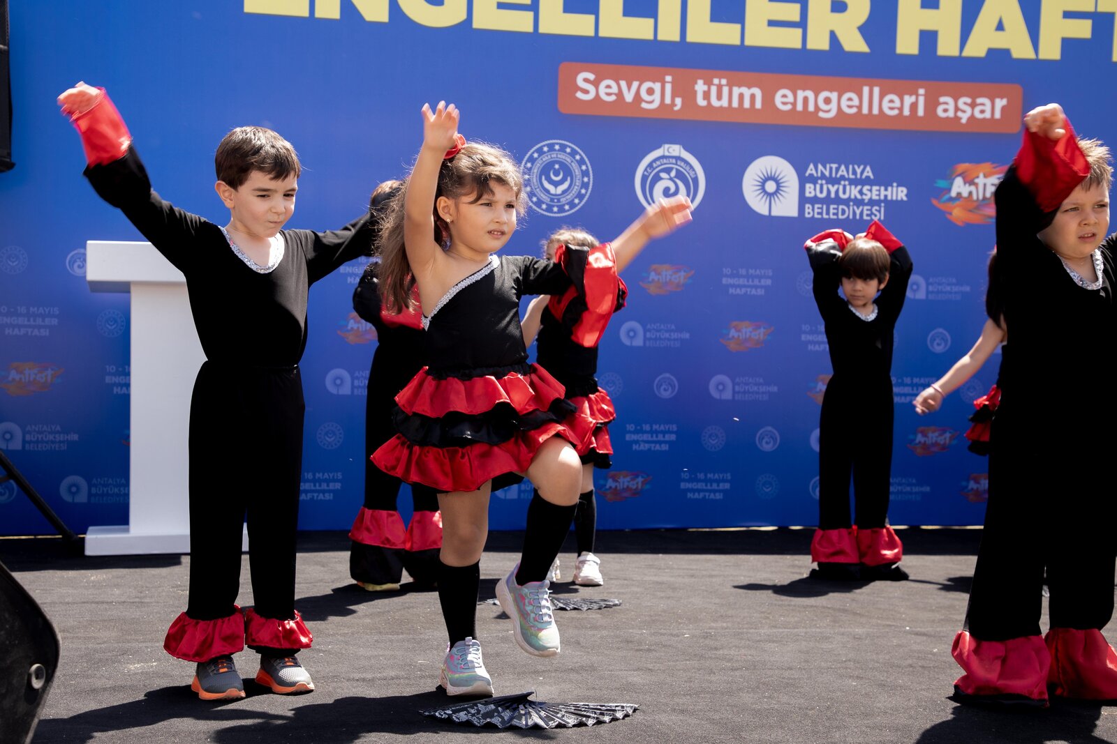 KORKUTELİ BELEDİYESİ’NE ENGELLİ ERİŞİMİNDE İLK BELGE