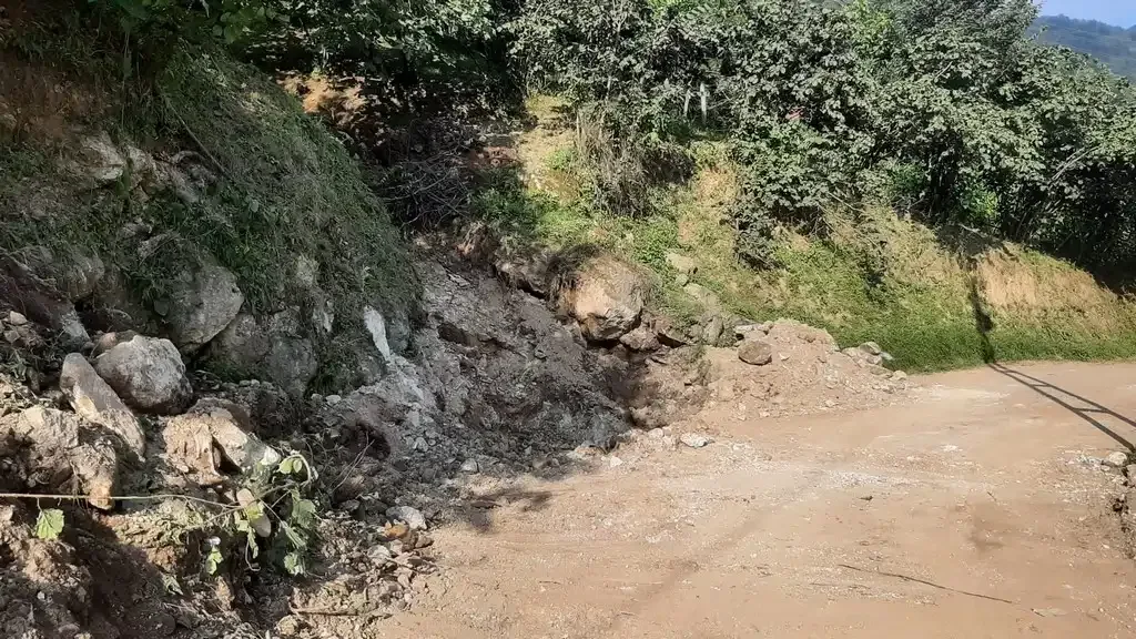 Yağış sonrası kapanan menfezler yenilenerek hizmete açıldı
