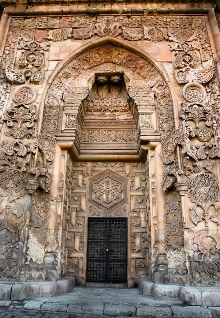 Divriği Ulu Camii ve Darüşşifası, taş işçiliğiyle dünya mirası arasında